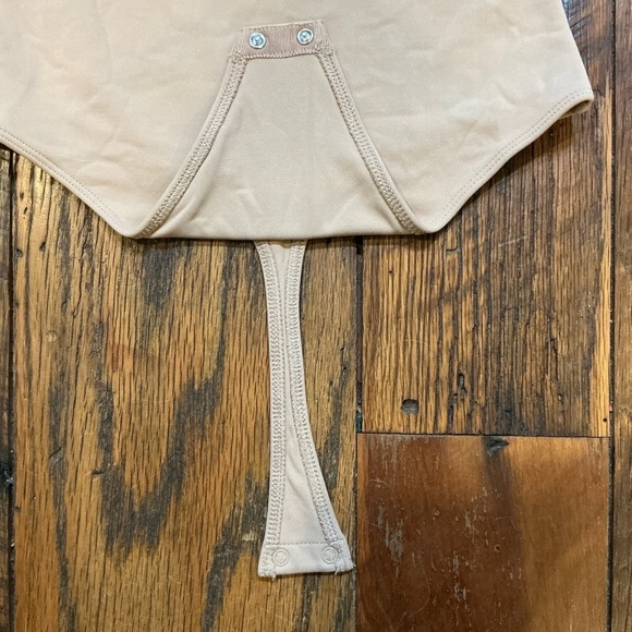 Babaton Contour Long Sleeve Bodysuit Women’s XS in Sand Bluff (Aritzia) - Picture 5 of 8